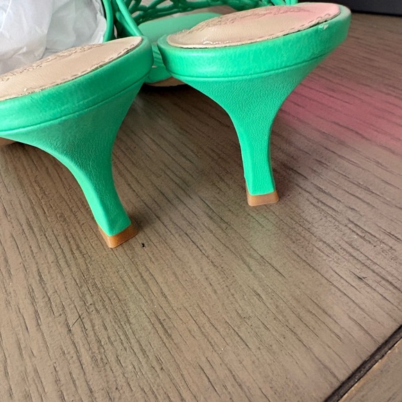 NIB Vince Camuto green crochet sandals - Picture 3 of 6